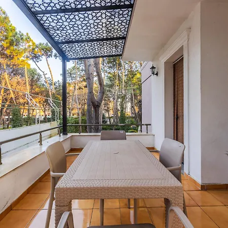 Appartamento Pine & Sea Retreat By Pikhost Golem (Tirana)