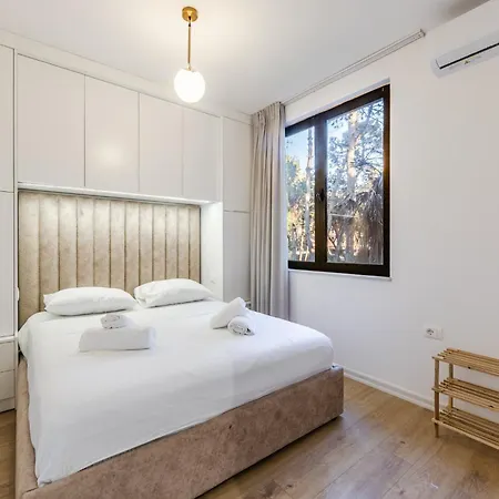 Pine & Sea Retreat By Pikhost Golem (Tirana)