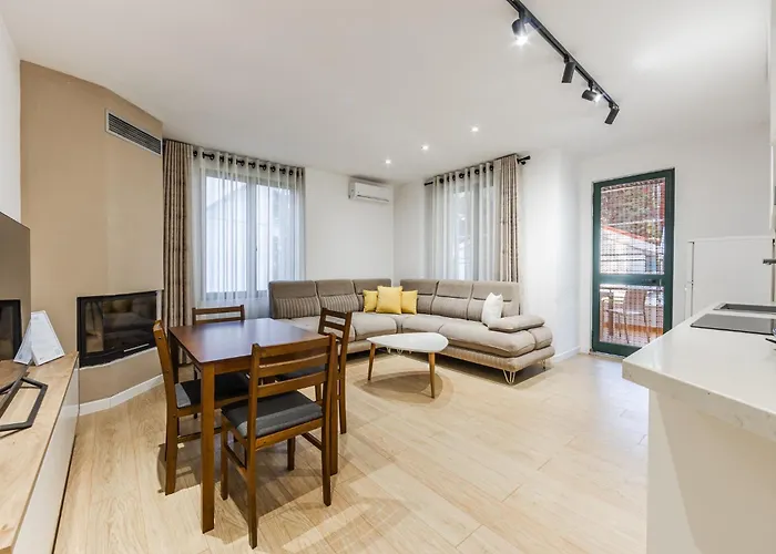 Pine & Sea Retreat By Pikhost Διαμέρισμα