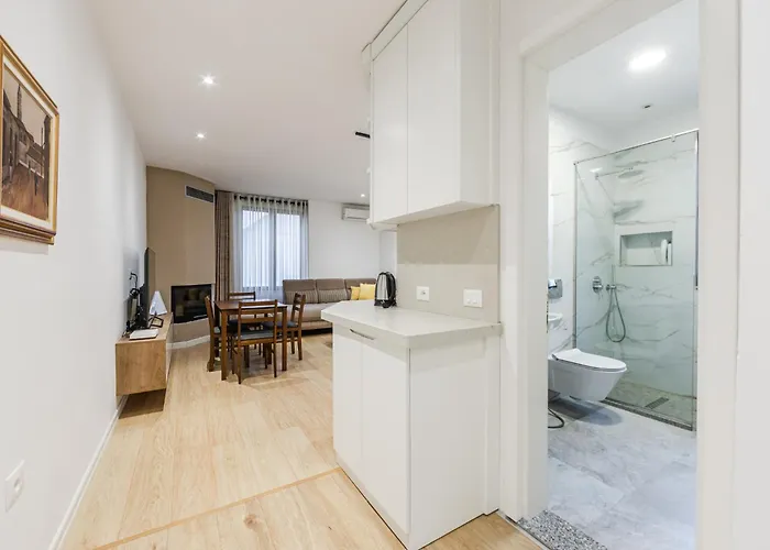 Pine & Sea Retreat By Pikhost *