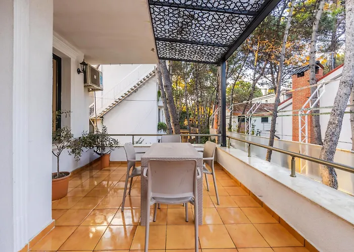 Διαμέρισμα Pine & Sea Retreat By Pikhost Golem (Tirana)